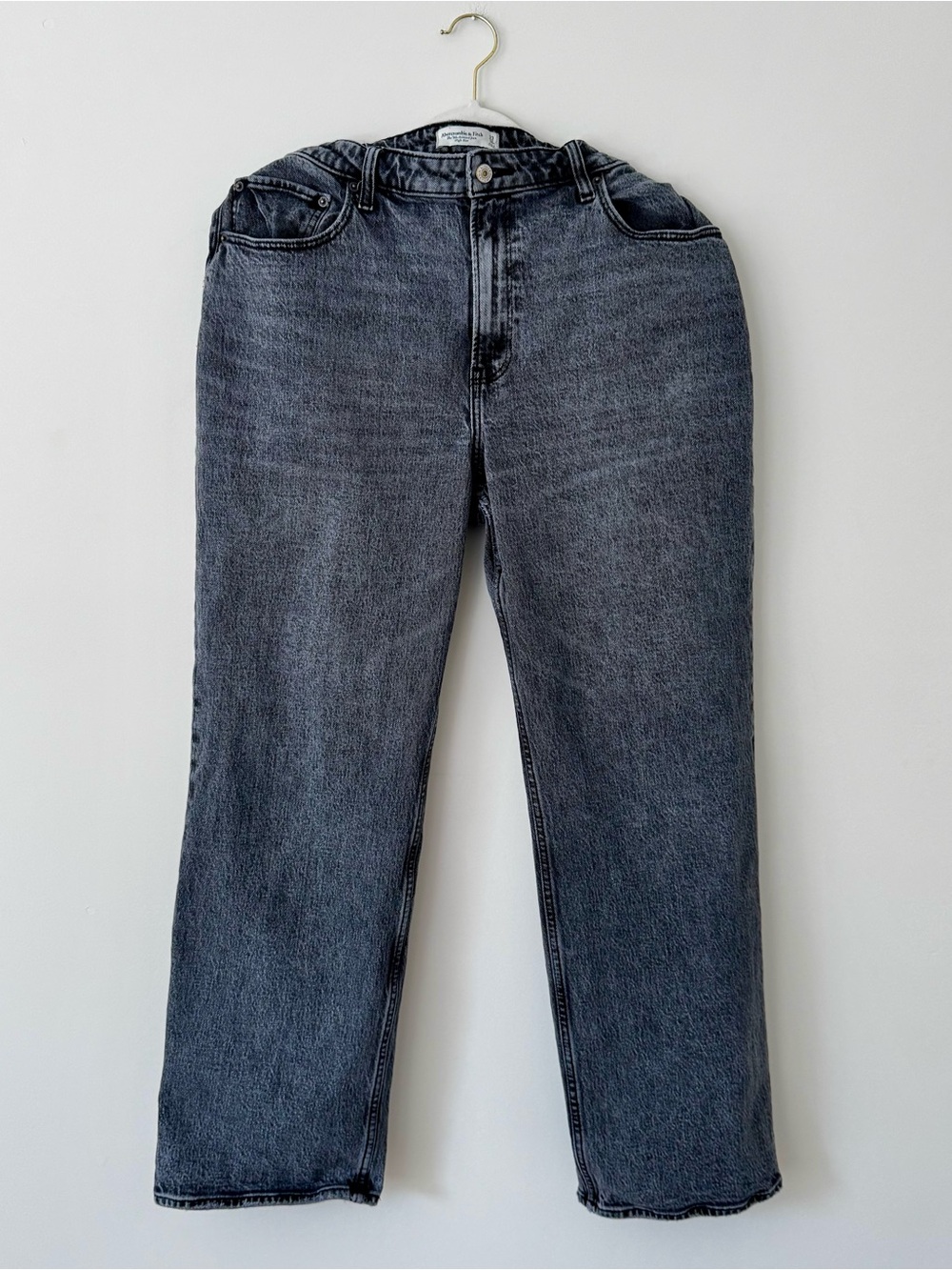 Abercrombie Curve Love High Rise 90s Relaxed Jean, Grey Wash – Size 33 / 16 - Picture 2 of 8